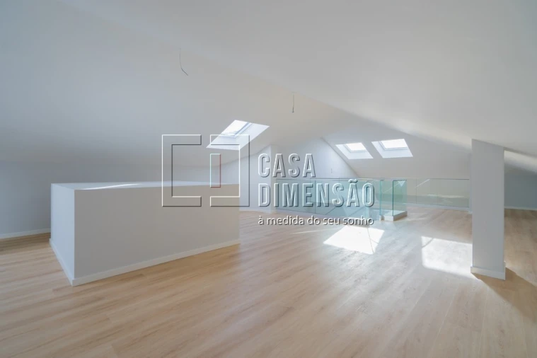 Apartamento T3 para Venda em Carcavelos e Parede Foto 41
