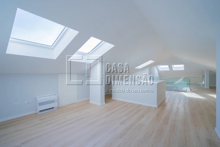 Apartamento T3 para Venda em Carcavelos e Parede Foto 43