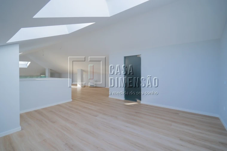 Apartamento T3 para Venda em Carcavelos e Parede Foto 44