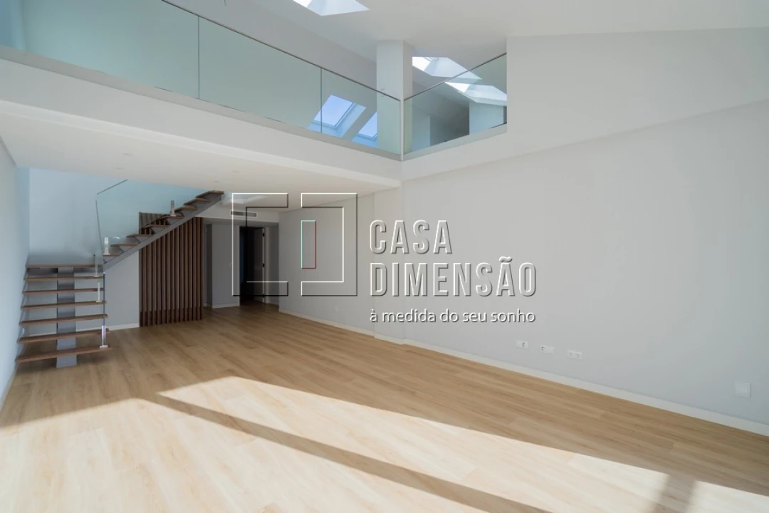 Apartamento T3 para Venda em Carcavelos e Parede Foto 9