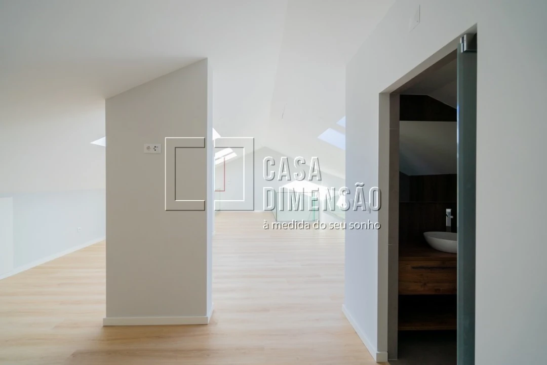 Apartamento T3 para Venda em Carcavelos e Parede Foto 27
