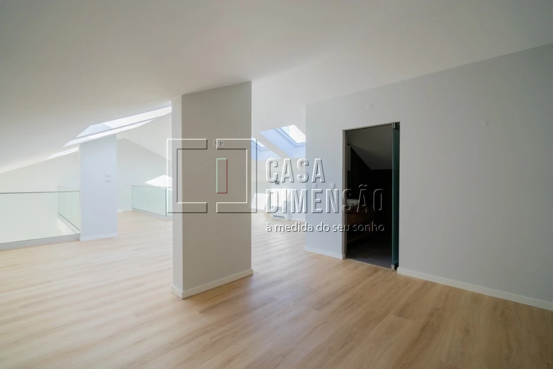 Apartamento T3 para Venda em Carcavelos e Parede Foto 28