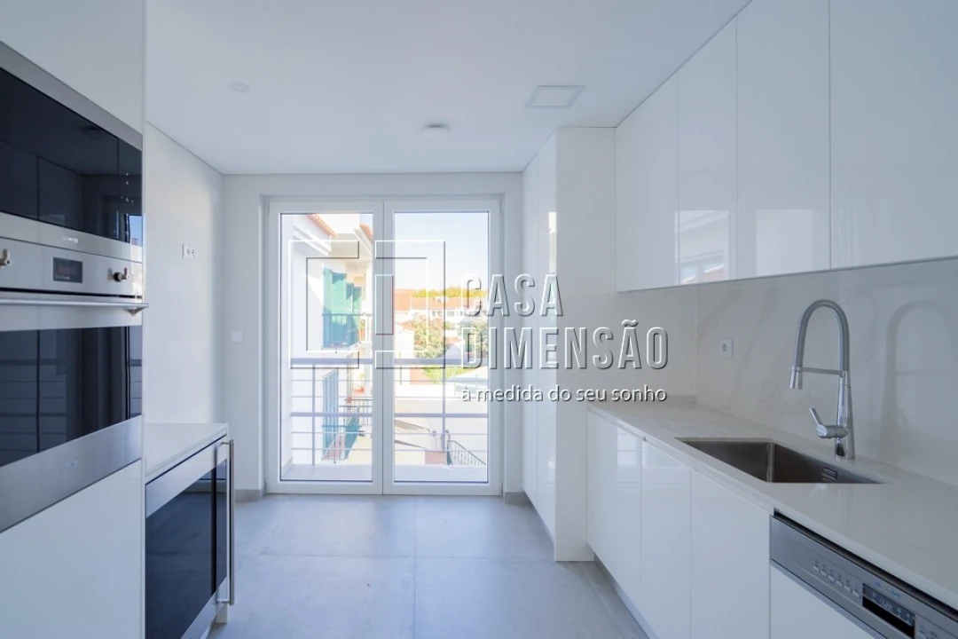 Apartamento T3 para Venda em Carcavelos e Parede Foto 38