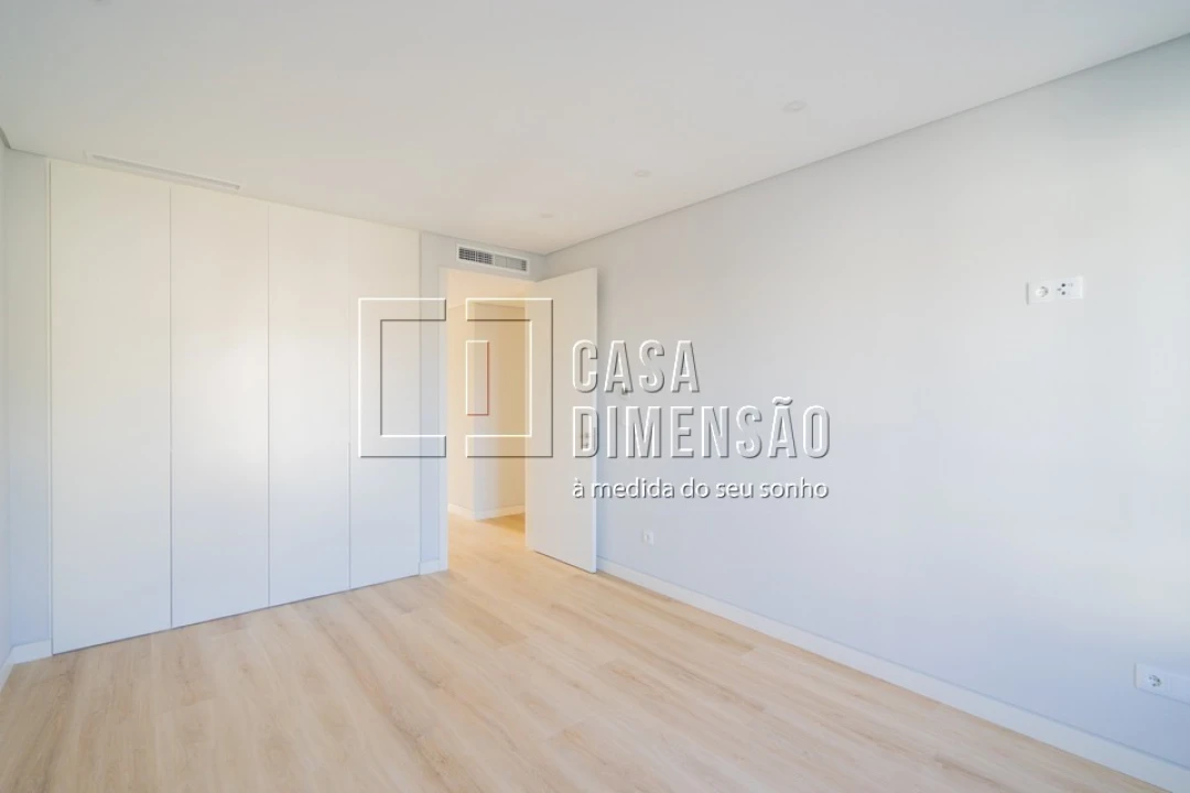 Apartamento T3 para Venda em Carcavelos e Parede Foto 49