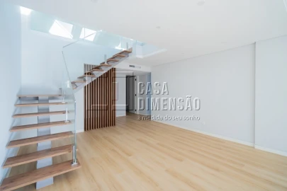 Apartamento T3 para Venda em Carcavelos e Parede