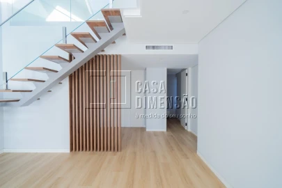 Apartamento T3 para Venda em Carcavelos e Parede