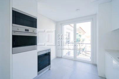 Apartamento T3 para Venda em Carcavelos e Parede