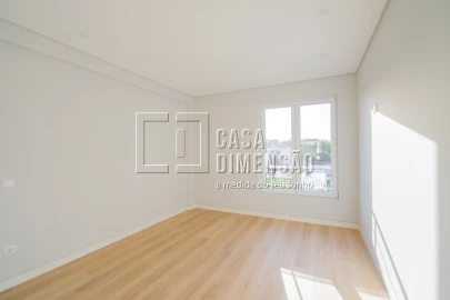 Apartamento T3 para Venda em Carcavelos e Parede