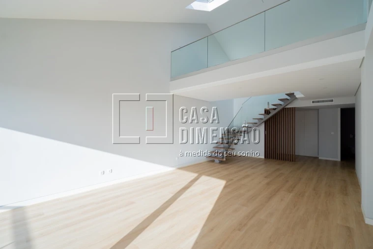 Apartamento T3 para Venda em Carcavelos e Parede Foto 7