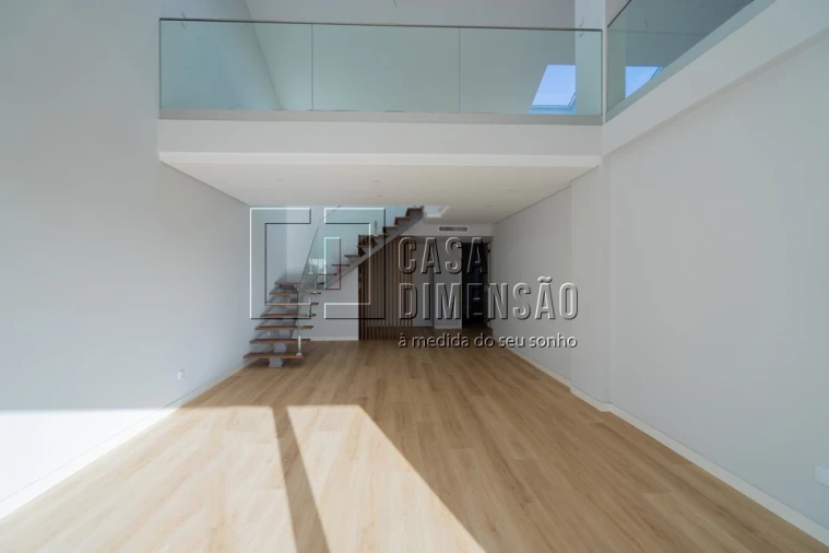 Apartamento T3 para Venda em Carcavelos e Parede Foto 8