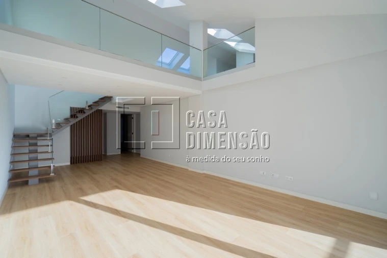 Apartamento T3 para Venda em Carcavelos e Parede Foto 9