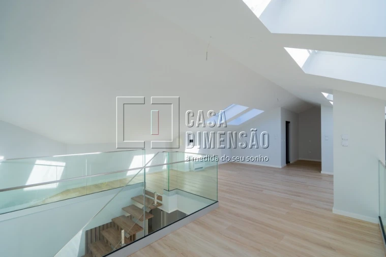 Apartamento T3 para Venda em Carcavelos e Parede Foto 25