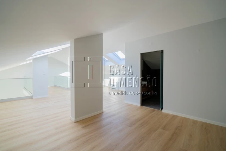 Apartamento T3 para Venda em Carcavelos e Parede Foto 28