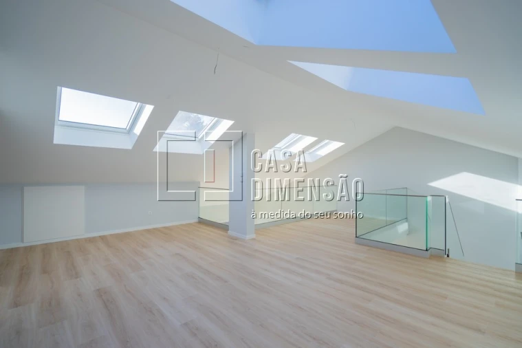 Apartamento T3 para Venda em Carcavelos e Parede Foto 30