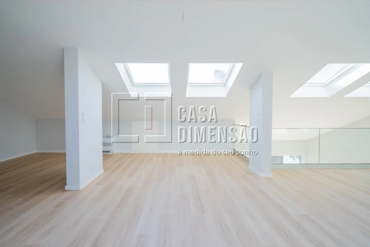 Apartamento T3 para Venda em Carcavelos e Parede Foto 31