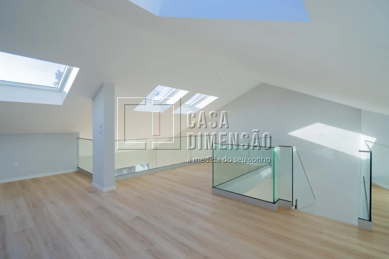 Apartamento T3 para Venda em Carcavelos e Parede Foto 32