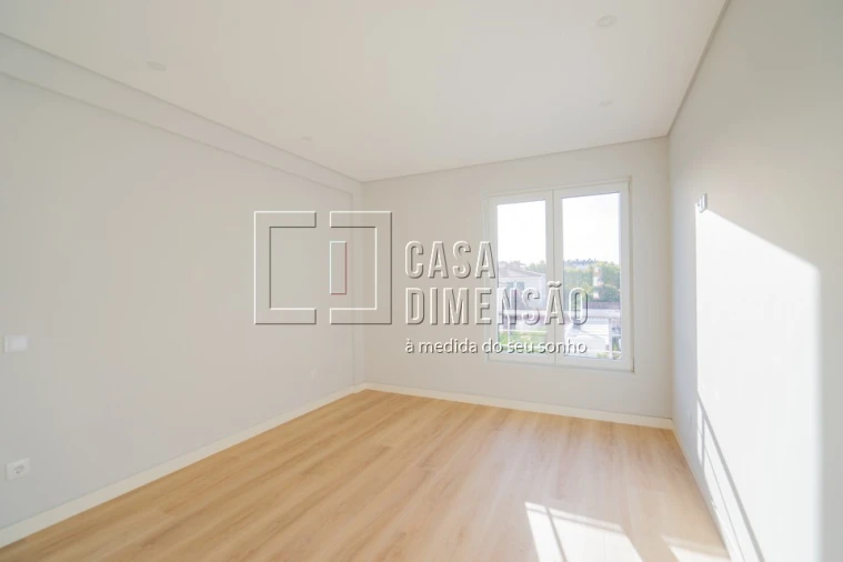 Apartamento T3 para Venda em Carcavelos e Parede Foto 53