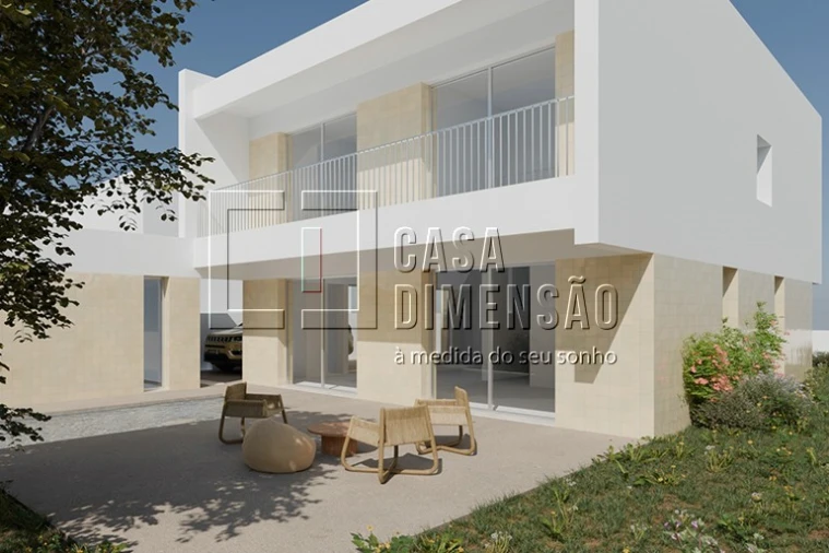 Moradia T4 para Venda em Charneca de Caparica e Sobreda