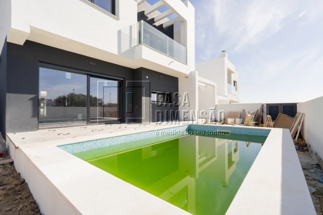 Moradia T4 para Venda em Charneca de Caparica e Sobreda Foto 1