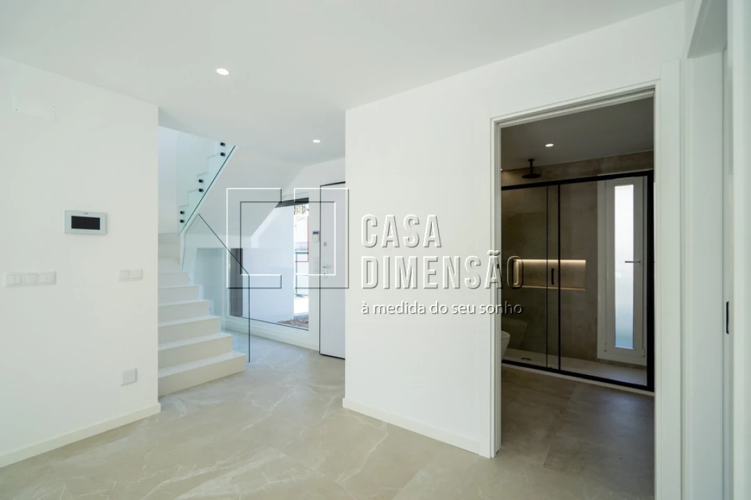Moradia T4 para Venda em Charneca de Caparica e Sobreda Foto 3