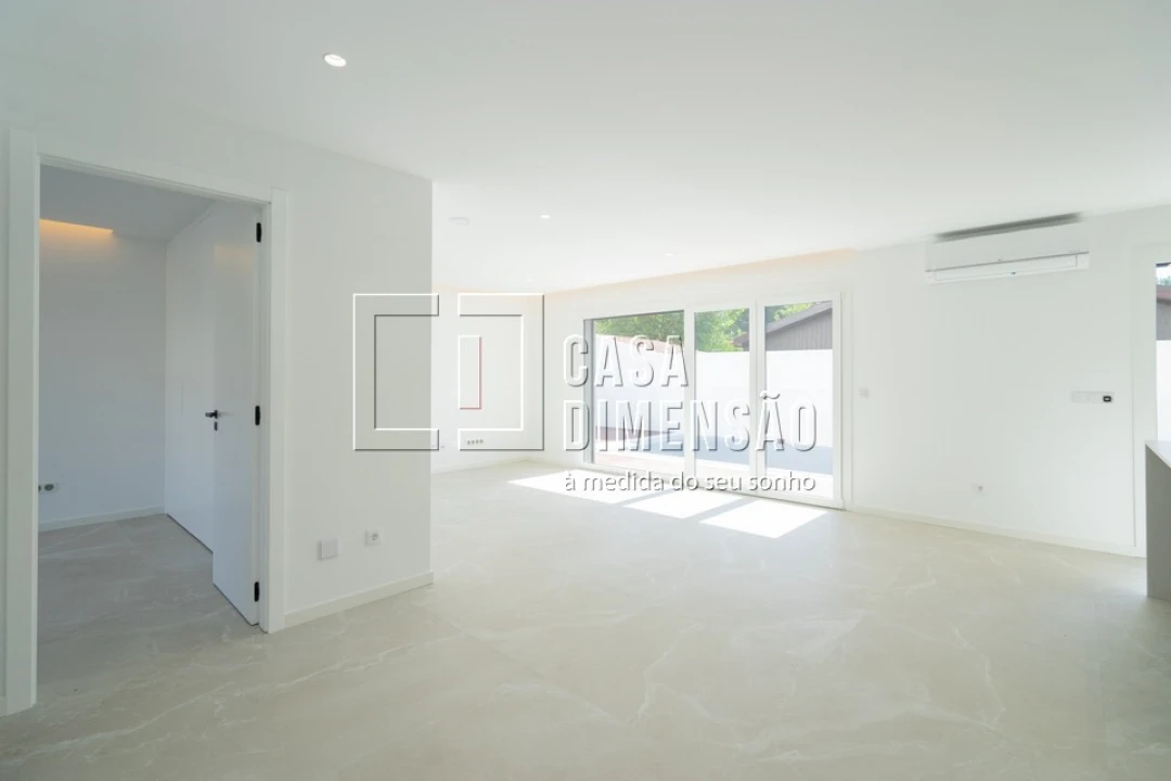 Moradia T4 para Venda em Charneca de Caparica e Sobreda Foto 4