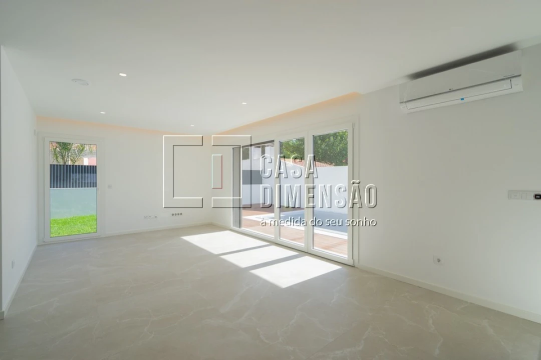 Moradia T4 para Venda em Charneca de Caparica e Sobreda Foto 8