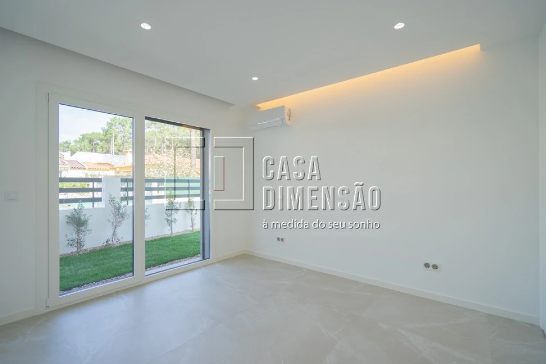 Moradia T4 para Venda em Charneca de Caparica e Sobreda Foto 31