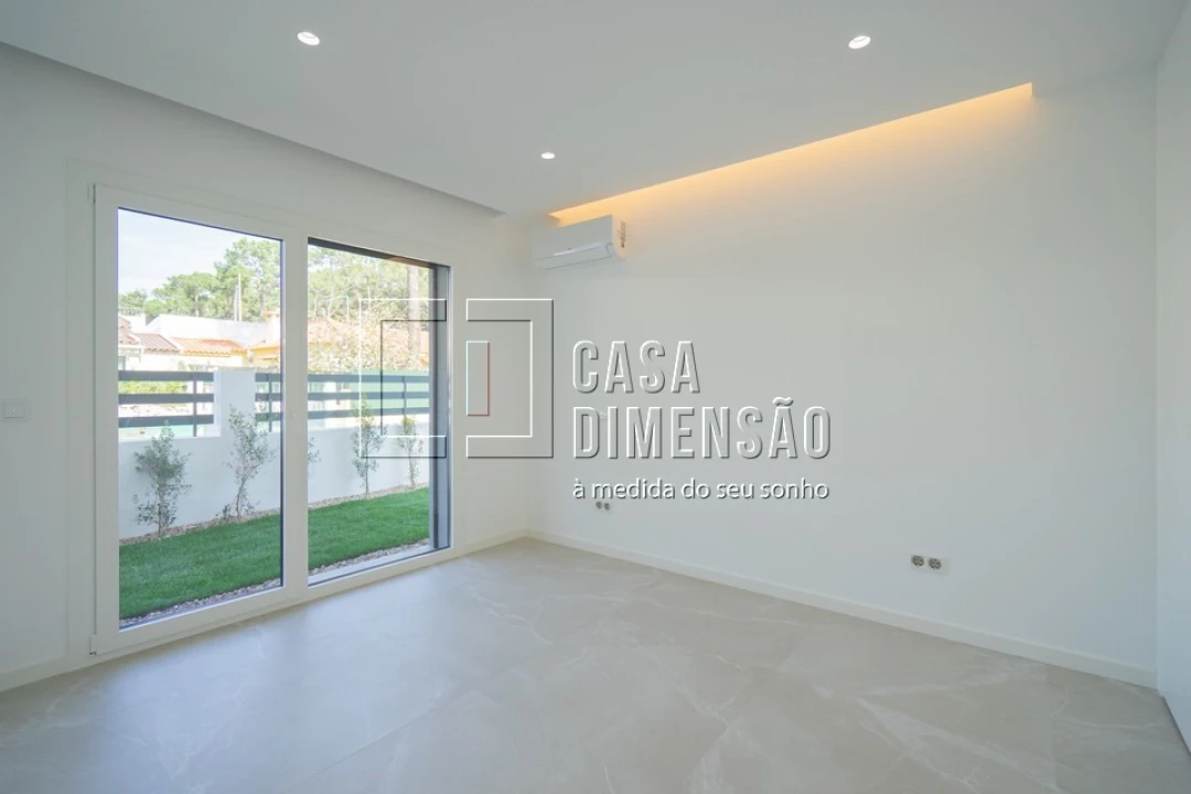 Moradia T4 para Venda em Charneca de Caparica e Sobreda Foto 32