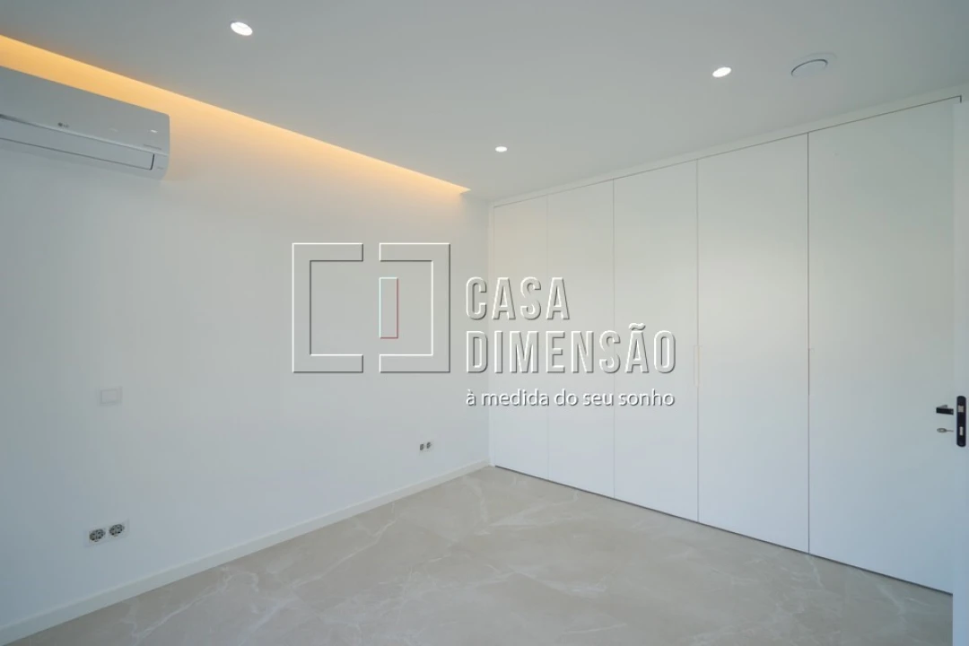Moradia T4 para Venda em Charneca de Caparica e Sobreda Foto 33