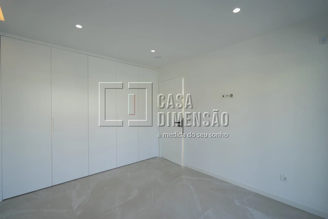 Moradia T4 para Venda em Charneca de Caparica e Sobreda Foto 34