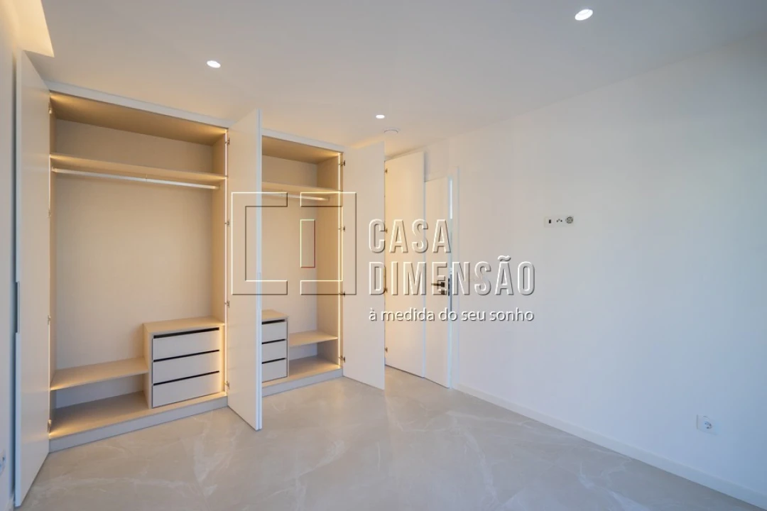 Moradia T4 para Venda em Charneca de Caparica e Sobreda Foto 35