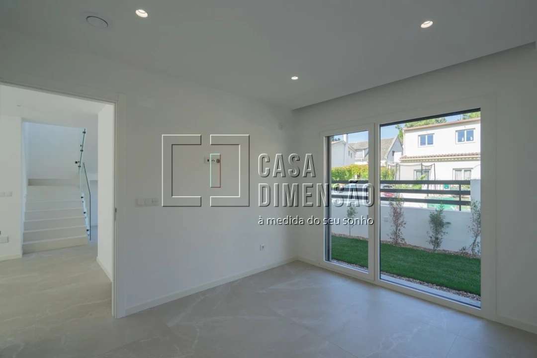 Moradia T4 para Venda em Charneca de Caparica e Sobreda Foto 37