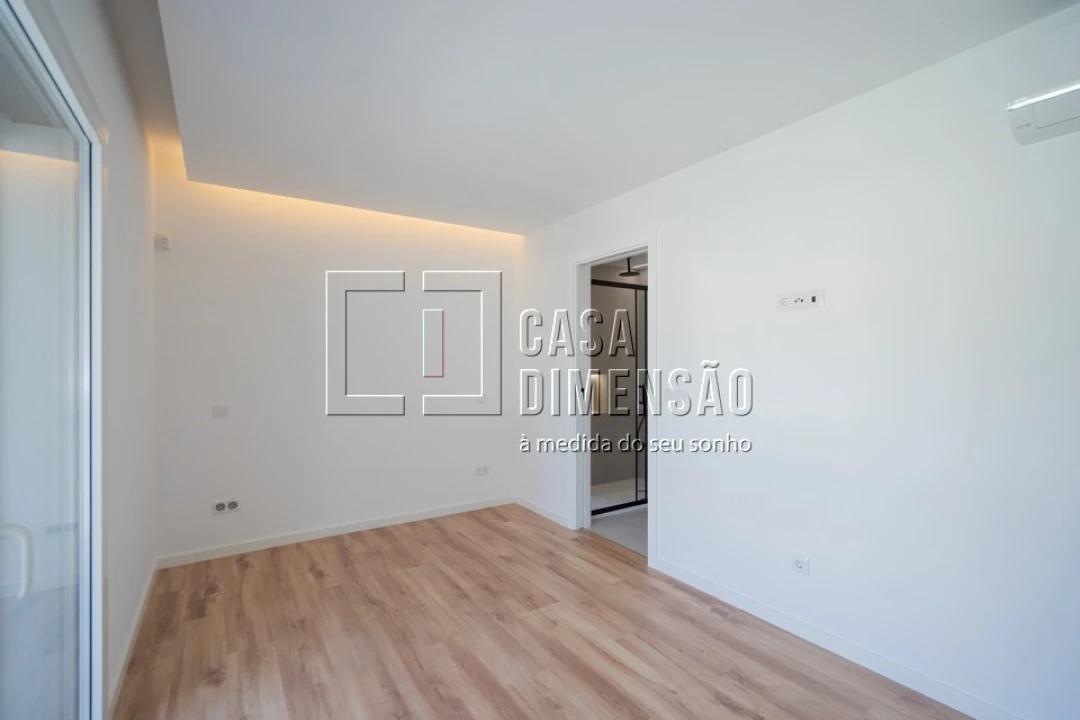 Moradia T4 para Venda em Charneca de Caparica e Sobreda Foto 45
