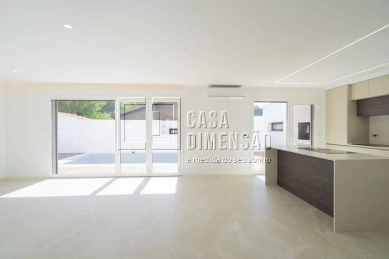 Moradia T4 para Venda em Charneca de Caparica e Sobreda Foto 6