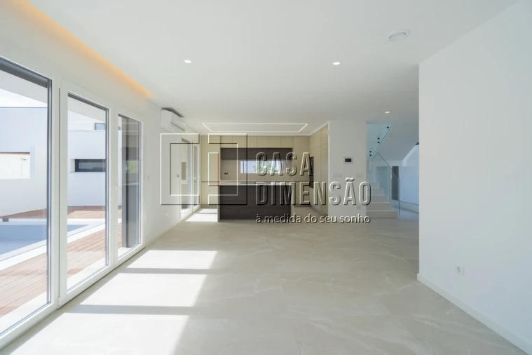 Moradia T4 para Venda em Charneca de Caparica e Sobreda Foto 11
