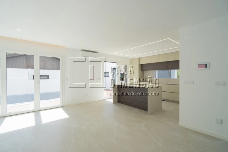 Moradia T4 para Venda em Charneca de Caparica e Sobreda Foto 13