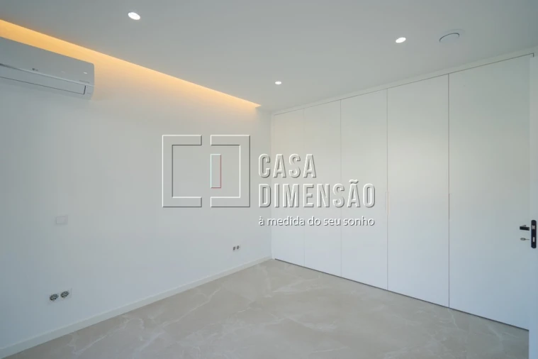 Moradia T4 para Venda em Charneca de Caparica e Sobreda Foto 33