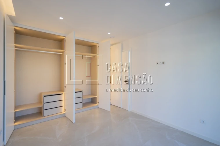Moradia T4 para Venda em Charneca de Caparica e Sobreda Foto 35