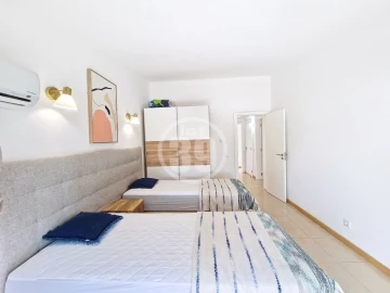 Moradia T4 para Venda em Albufeira e Olhos de Água