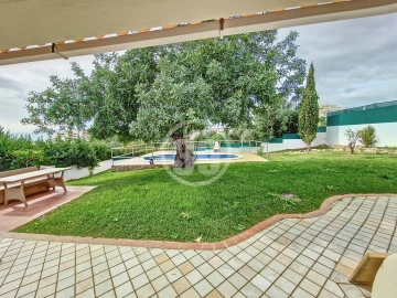 Moradia T4 para Venda em Albufeira e Olhos de Água