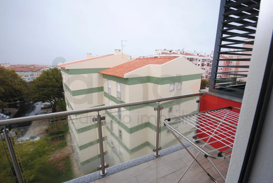 Apartamento T2 para Venda em São Domingos de Rana Foto 33