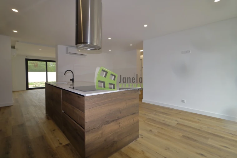 Moradia T5 para Venda em Quinta do Anjo Foto 3