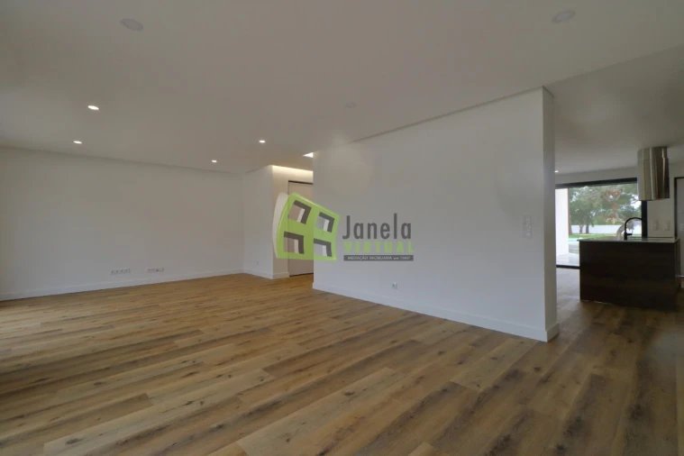 Moradia T5 para Venda em Quinta do Anjo Foto 6