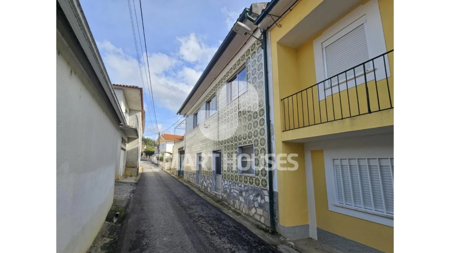 Moradia T4 para Venda em Friúmes e Paradela Foto 2