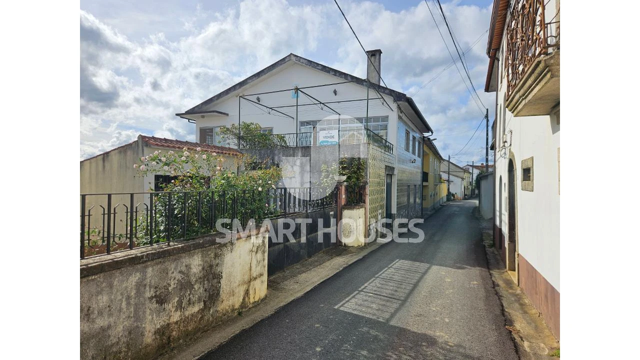 Moradia T4 para Venda em Friúmes e Paradela Foto 1