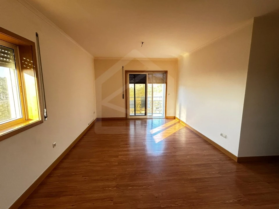 Apartamento T2 para Venda em Santa Maria da Feira, Travanca, Sanfins e Espargo Foto 1