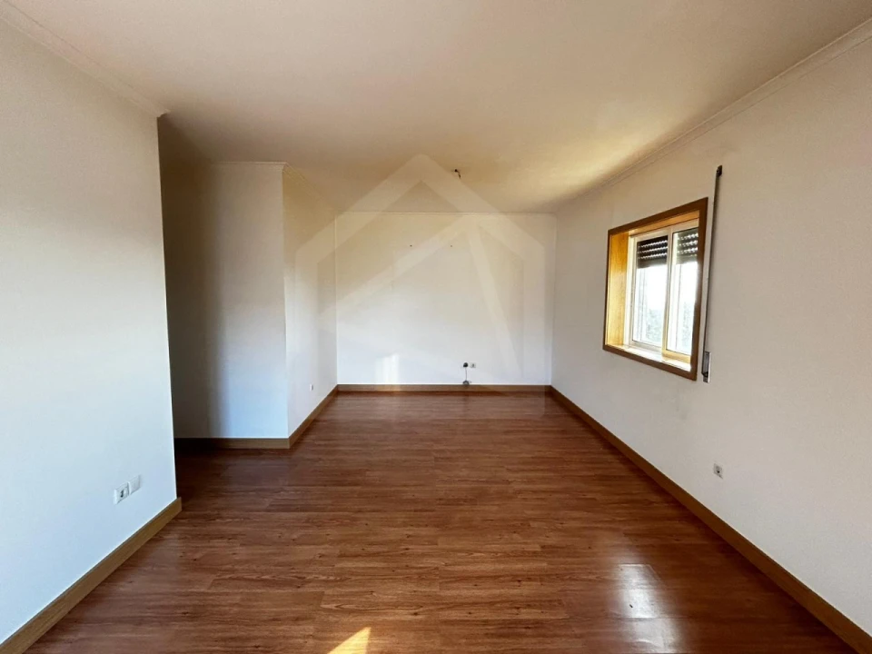 Apartamento T2 para Venda em Santa Maria da Feira, Travanca, Sanfins e Espargo Foto 2