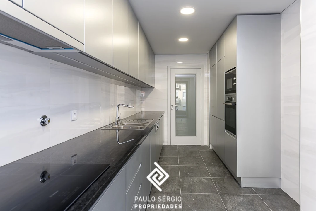 Apartamento T3 para Venda em Cedofeita, Santo Ildefonso, Sé, Miragaia, São Nicolau e Vitória Foto 9