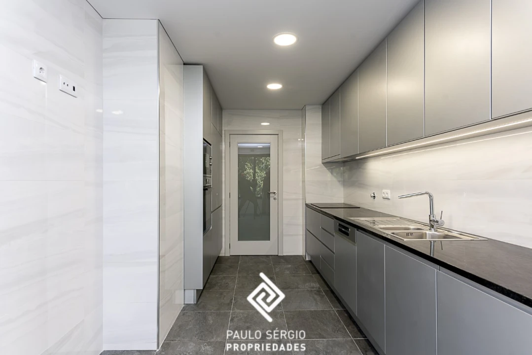 Apartamento T3 para Venda em Cedofeita, Santo Ildefonso, Sé, Miragaia, São Nicolau e Vitória Foto 7