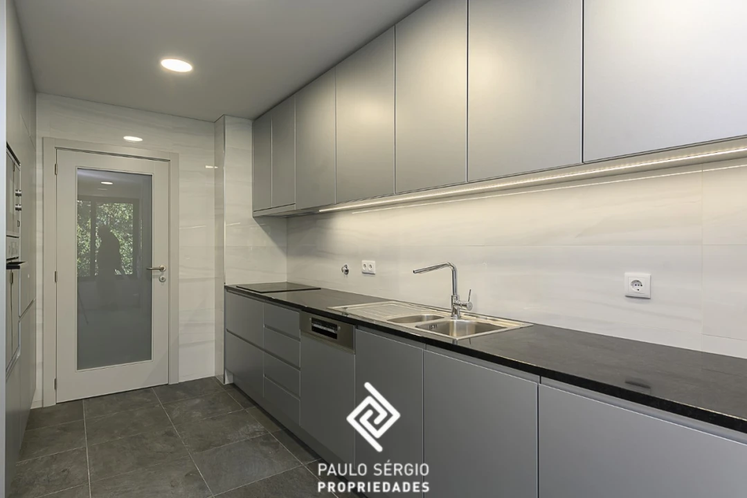 Apartamento T3 para Venda em Cedofeita, Santo Ildefonso, Sé, Miragaia, São Nicolau e Vitória Foto 8